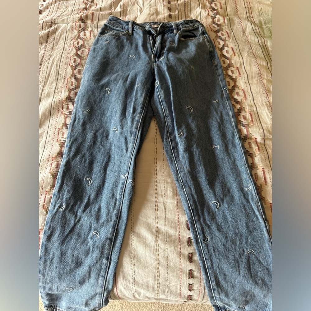 PacSun embroidered mom jean